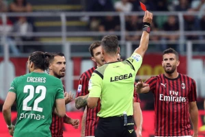 Milan ponižen, zvižduci odjekuju ''San Sirom'', uz ovacije Riberiju, šta sledi?