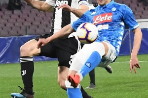 Na pomolu razmena Juventusa i Napolija - Ko prolazi bolje?