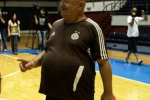 Odelo, kravatica - Da se zna kad gos'n Gajić dolazi na derbi!