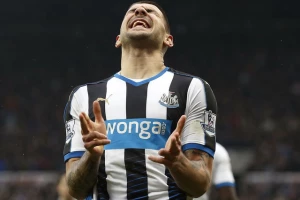 Njukasl slavi Mitra, Liverpul ponovo razočarao!