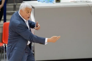 Nikolić: "Ne smemo u jurnjavu sa Zvezdom!"