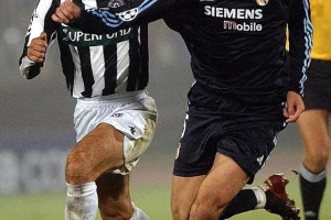 Zidan postao "Kinez", dobio i dokaz da je vanzemaljac!