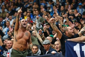 Luda napolitanska noć, doček za heroje derbija!