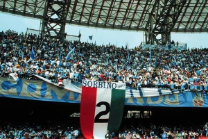 Napoli - O kurvinom moralu, sto lira, fudbalskoj Gomori i gutanju krvi