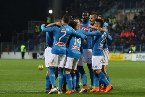 Kapa dole - Napoli ima poruku za tragičara iz Kijeva!