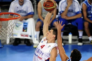 Džoi Barton "ubo" dve hiljade funti u dobrotvorne svrhe