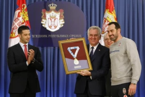 Predsedniku uramljena medalja od šampiona Evrope