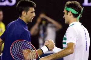 Hit scena iz Indijan Velsa - Federer skuplja loptice Đokoviću?!