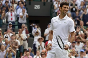 Nole i Ivanišević prave strategiju: ''Desno jaje je namerno veće...'' Šta iz pozadine Janko dobacije?