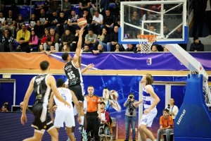 POLUVREME - Partizan vodi u Baru, Smit 0/5 za tri!