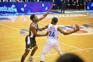 Partizan rutinski protiv ''fenjeraša'', Smit se našutirao trojki na debiju!