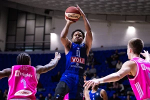 Budućnost lagano protiv Mege