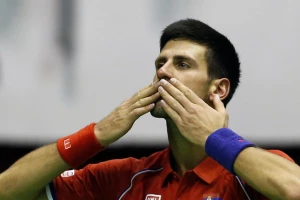 Novak siguran u pustinji