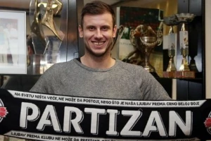 Širok osmeh i šal - Novica se vratio u Partizan!