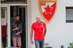 Novi dresovi, pripreme ''za 10'', prate se moguća pojačanja, uručeni pasoši ''Crvena zvezda republike''