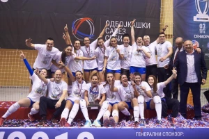 Dupli poraz Zvezde, Železničaru trofej Kupa!