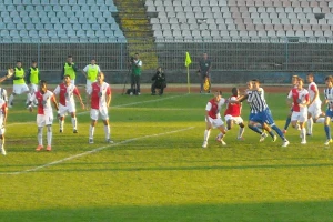 JSL - Vodeći u istom ritmu, iz Novog Sada drvlje i kamenje