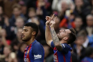 Foto ubod - Rafinjino poziranje nije za one sa slabim stomakom