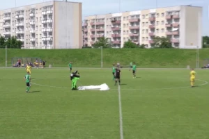 Spustio se padobranom na utakmicu i dobio žuti karton