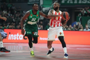 POLUVREME - "Bitka" u Atini, Zvezda vodi!