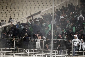 TOTALNI HAOS u Grčkoj, prekinut atinski derbi!