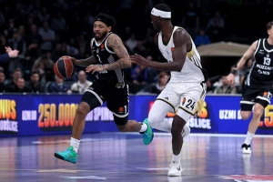 POLUVREME - Karlik upalio parni valjak, Partizan poveo posle očajnog početka!