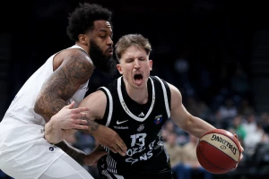 POLUVREME - Kalates ne maši trojke, raspucao se i Radanov!