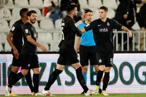 Zanimljivo poluvreme u Humskoj, Partizan vodi uz veliku brigu