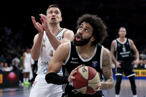 POLUVREME - Pokloni za Aleksu, raspoloženi Partizan i Vašington koji se uželeo igre