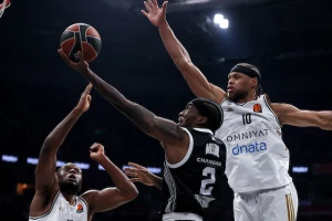 POLUVREME - Partizanovo kasno buđenje,  Dubai siguran u "Areni"