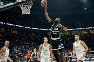 POLUVREME - Karlik vapi za pomoći, Dubai malo bliži trofeju AdmiralBet ABA lige