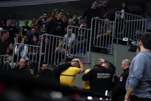 UŽIVO - Prazniće se tribina sa navijačima Partizana!