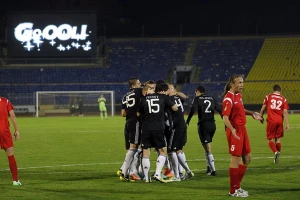 Partizan suzama ne veruje...