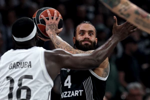 POLUVREME - Partizan teško brani sve, još kad ni šut ne služi...