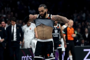 Partizanovi igrači čekaju na let, ali Dubai ima plan – i neće otići dok svi ne budu bezbedni