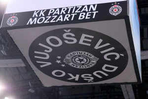 Nadrealne scene, reči nepotrebne - "Vujošević Dule" odzvanja Beogradom!