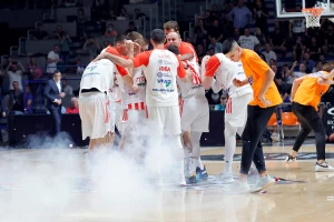 Saopštenje Zvezde: "Recite nam - moramo da 'poklonimo titulu' i 'pokrijemo' sezonu najtrofejnijem treneru"