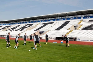U crno-beli 'Hram' za 200 dinara!