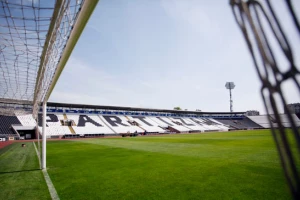 Partizan igra, gde su navijači?