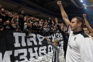 ''Grobari'' i na Nikoljdan priredili sjajnu atmosferu, Partizan ima snažan vetar u leđa!