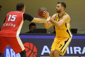 Partija sezone Marka Pecarskog, Borac slavio i u Splitu!