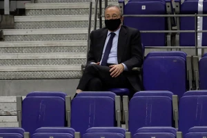 Mora li Florentino da proguta ponos? Ako se ne pomiri sa ovim ljudima, ništa od pojačanja!