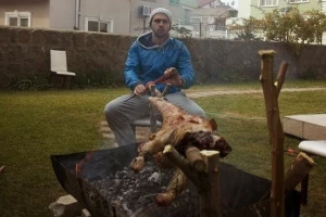 Slavko Perović 'obrnuo' prase u sred Turske!