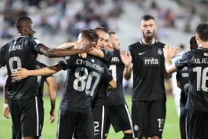 Partizan pobedio, Stojke se razbesneo u finišu!