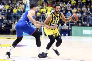 Fener pred ponorom - Efes nastavio pobedničku seriju 