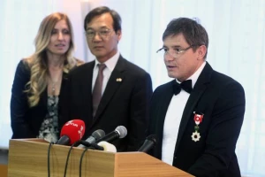 Piksi se seli - Iz Japana u Kinu!