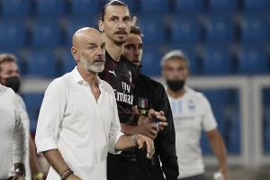 Pioli naredio, traži se desno krilo, četiri opcije na stolu!