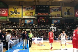 Zvezda gazi ka finalu, navijači uživaju u ''karnevalskoj atmosferi''! (TVITOVI)