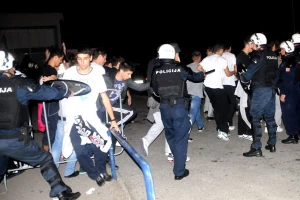 Na kraju 16 povređenih, policija najavljuje hapšenja