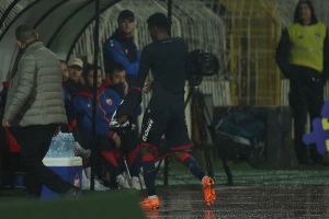 Zašto je Olajinka (opet) zamenjen u prvom poluvremenu? ''Propisi su propisi''